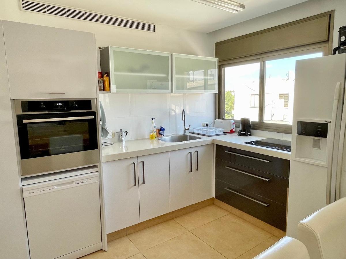 Beautiful 2-Bedroom Condo In The Heart Of Tel Aviv Exteriör bild