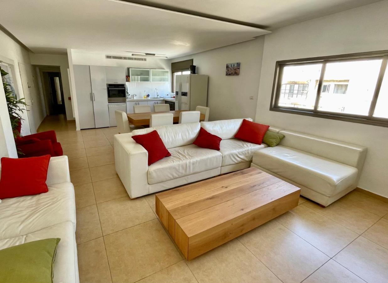 Beautiful 2-Bedroom Condo In The Heart Of Tel Aviv Exteriör bild