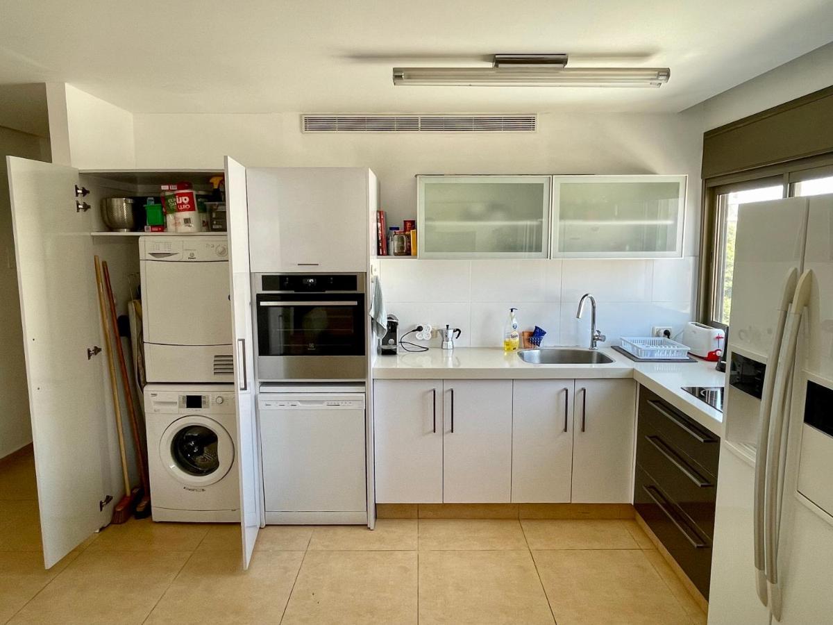 Beautiful 2-Bedroom Condo In The Heart Of Tel Aviv Exteriör bild
