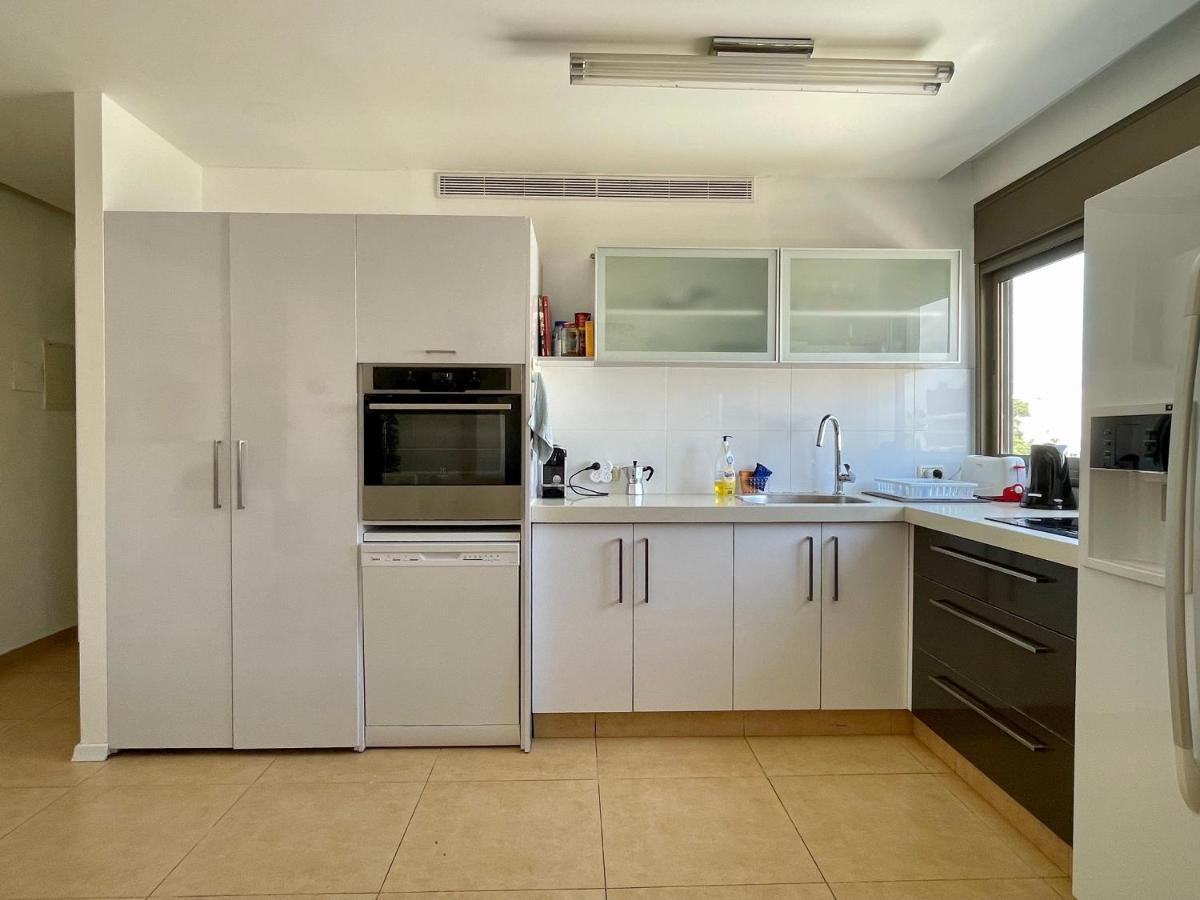 Beautiful 2-Bedroom Condo In The Heart Of Tel Aviv Exteriör bild